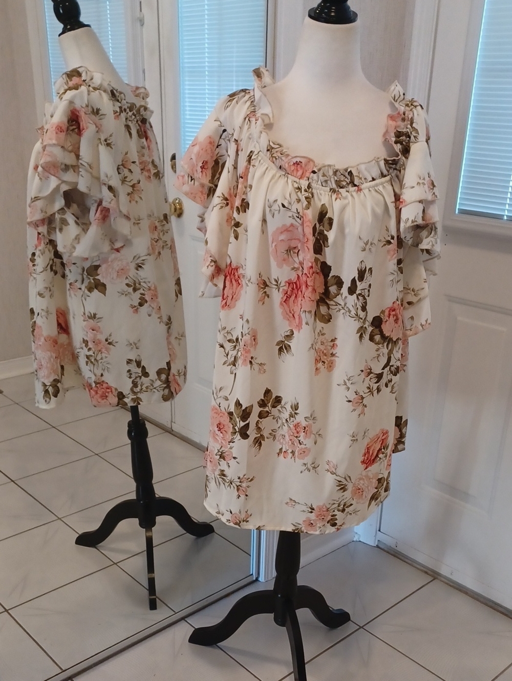 4/$80 New Floral Ruffle Top with Pink Roses - Size 2XL (US16)